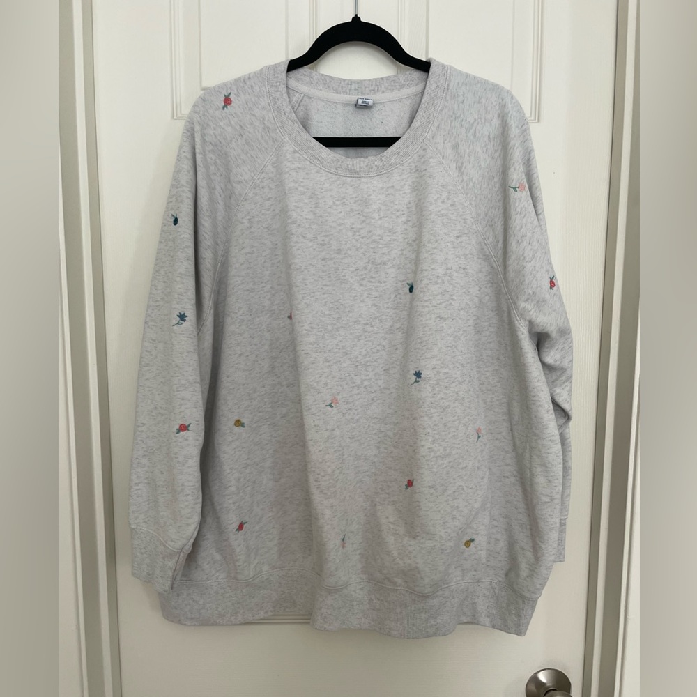 Old navy oversized floral embroidered crew neck sweatshirt. Size 3X